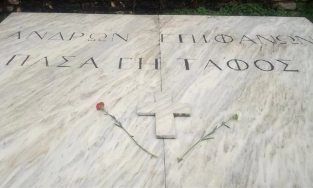 Βουλιαράτες, Βόρεια Ήπειρος: Νεκροταφείο Ηρώων 1940 -Εδώ αναπαύονται μόνο ήρωες (βίντεο)